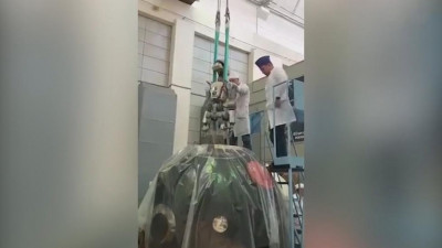 Робот «Федор» показал видео, где его достали из корабля «Союз»
