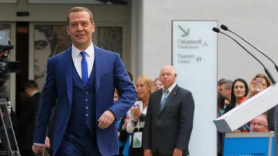 Дмитрий Медведев проголосовал на выборах в Госдуму в режиме онлайн