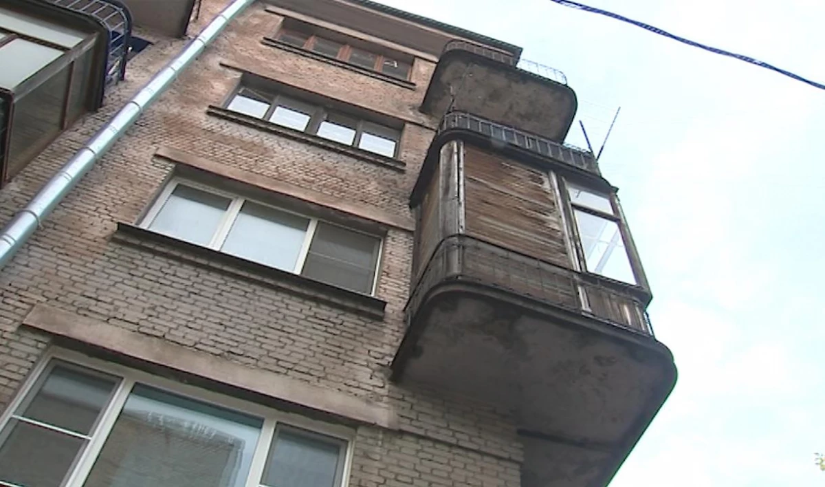 В правительстве Петербурга напомнили о необходимости согласования работ по остеклению балконов - tvspb.ru