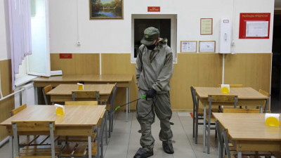 Военнослужащие дезинфицируют военкоматы Петербурга