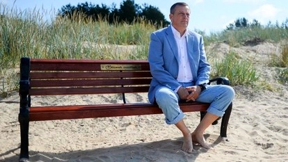 В Выборге, Тихвине и Сосновом Бору установили «скамейки счастья» - tvspb.ru