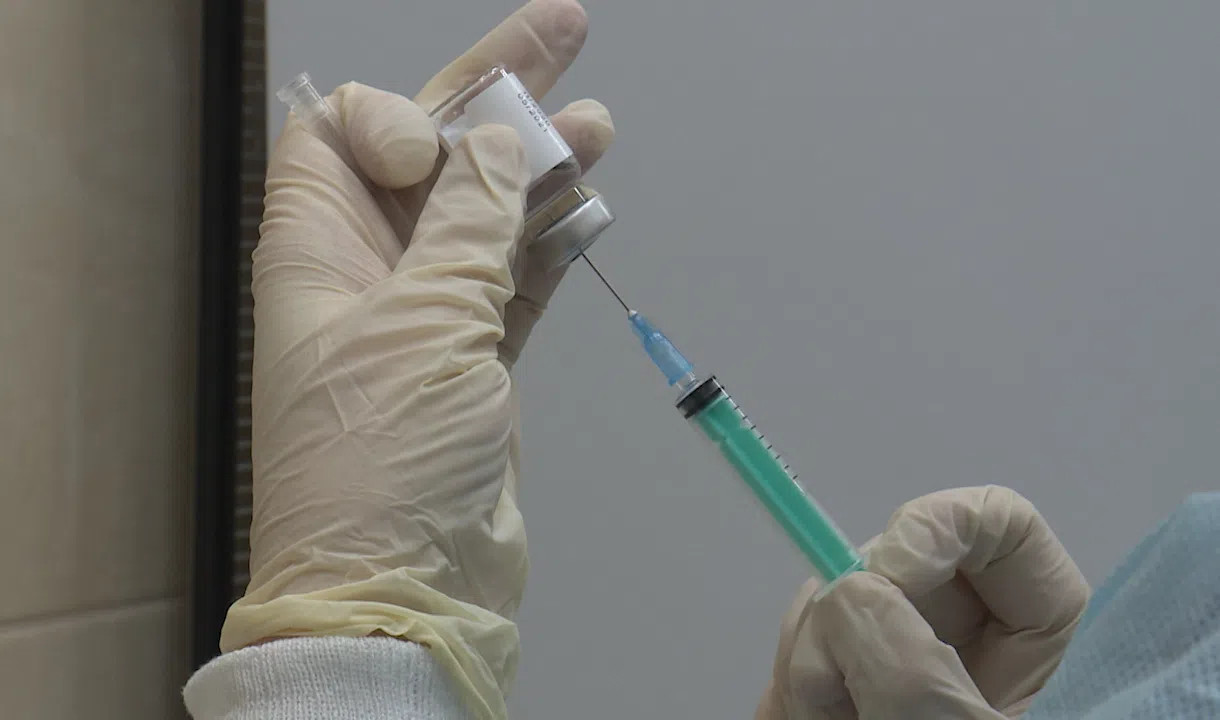 Почти три тысячи работников ПМЭФ прошли вакцинацию от коронавируса