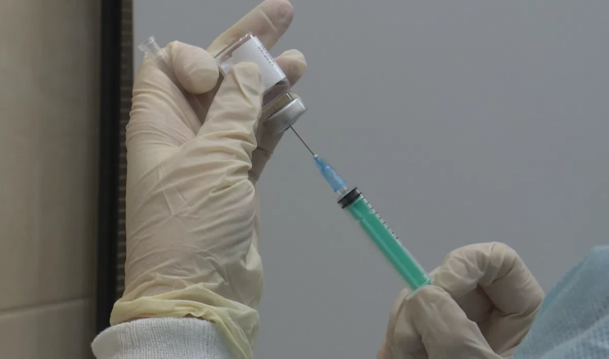 Почти три тысячи работников ПМЭФ прошли вакцинацию от коронавируса - tvspb.ru