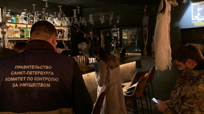 В Петербурге выявили 17 баров и кафе, работавших ночью вопреки запрету