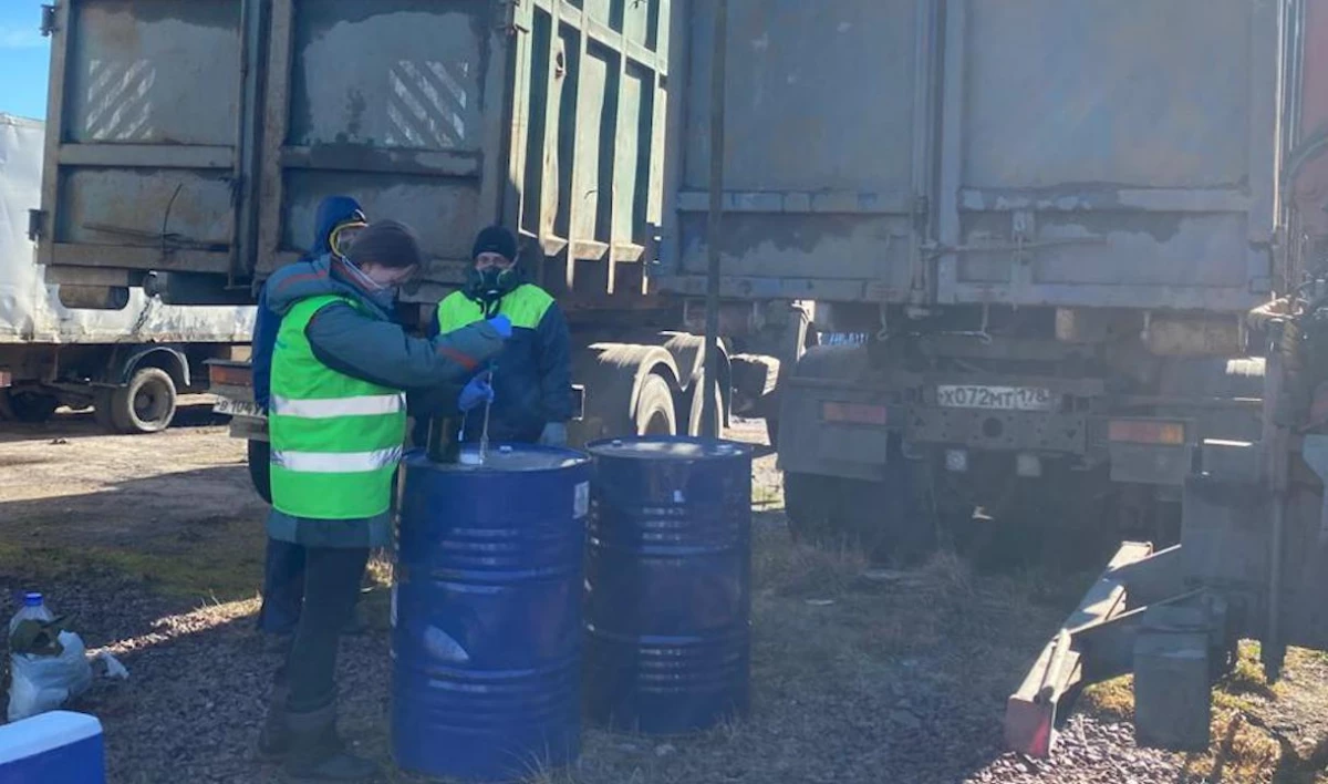 В Петербурге расследуют случай перевозки опасных отходов в обычном грузовике - tvspb.ru