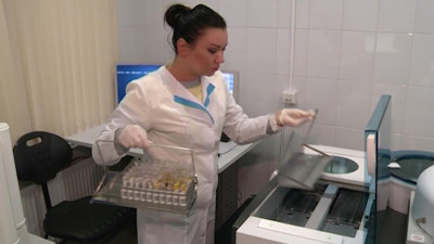 Около 200 волонтеров помогают медикам Петербурга в работе