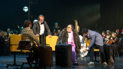 Оркестр Фабио Мастранджело показал в «Мюзик-Холле» новогоднюю феерию с танцами и песнями