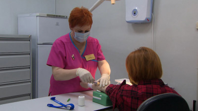 Более 40 петербургских школьников проходят обследование перед прививкой от COVID-19