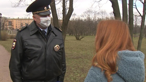 В Невском районе правоохранители сегодня ловили тех, кто нарушает режим самоизоляции, гуляя в парках и скверах