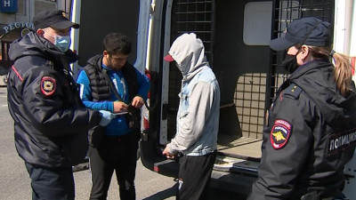 Полицейские искали нарушителей самоизоляции на территории парка «Куракина дача»