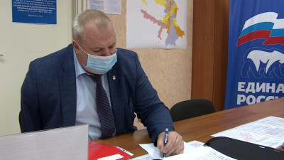 Депутаты ЗакСа Сергей Купченко и Андрей Горшечников подали заявления на участие в праймериз