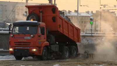 Как Петербург справляется с последствиями суточного снегопада