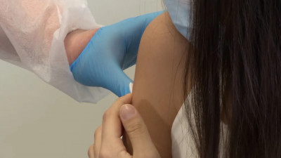 Более 3 тысяч подростков привились от коронавируса в Петербурге