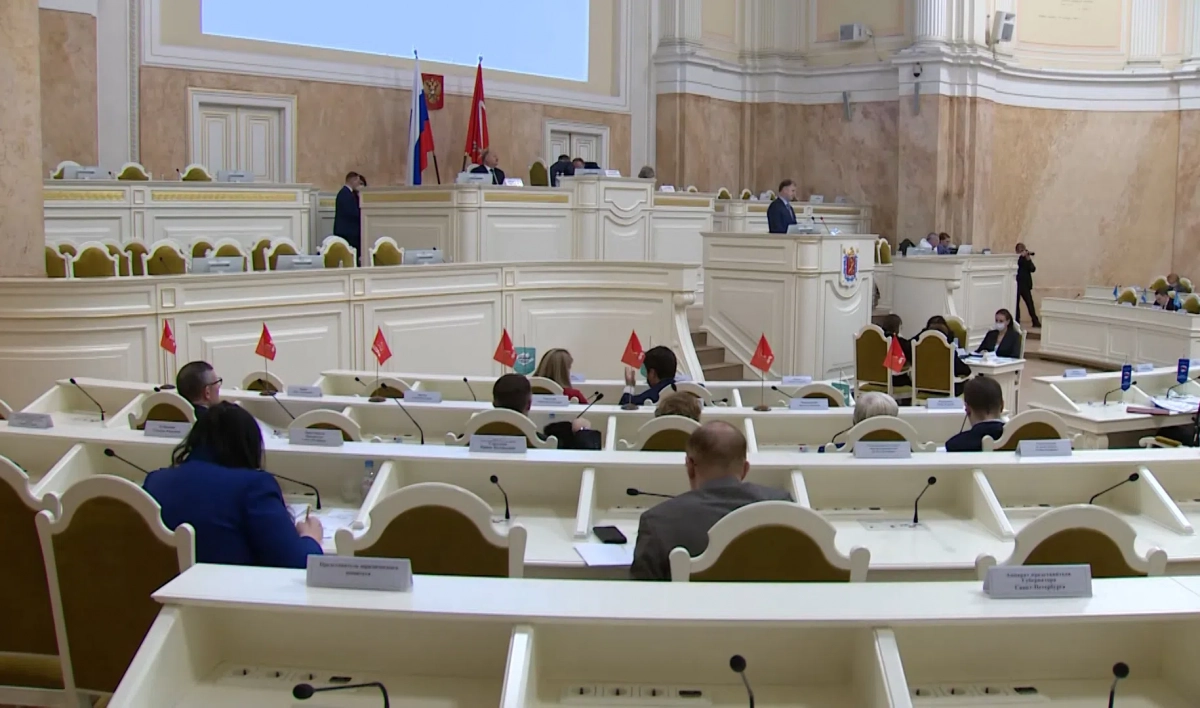 В ЗакСе прошел второе чтение законопроект, который поможет городу поддержать очередников - tvspb.ru