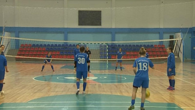 Мини-футбольная «Аврора» продолжает тренировки в усеченном составе