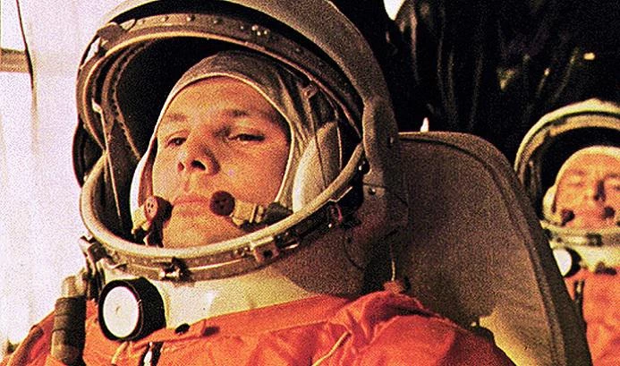 На французском аукционе продадут ручку и автограф Гагарина - tvspb.ru