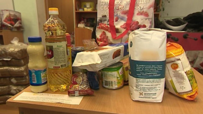Более 200 продуктовых наборов доставили малоимущим и многодетным семьям Пушкинского района