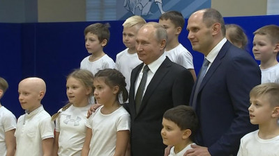 Путин пообщался со спортсменами в клубе дзюдо «Турбостроитель»