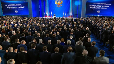 Владимир Путин в Москве оглашает послание к Федеральному собранию