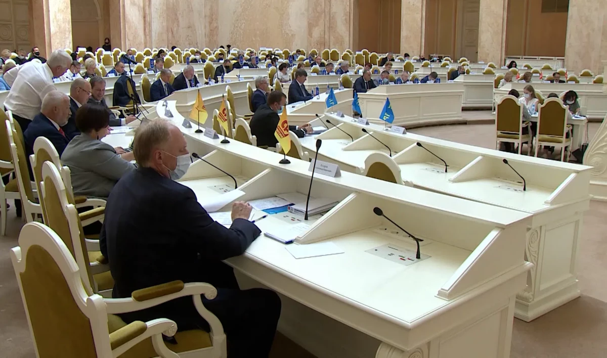 Петербургский парламент уйдет на перерыв до 28 июля - tvspb.ru