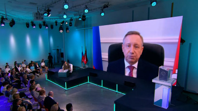 Выплаты для 120 тысяч учителей и новые школы: В Петербурге прошел Городской педсовет – итоги
