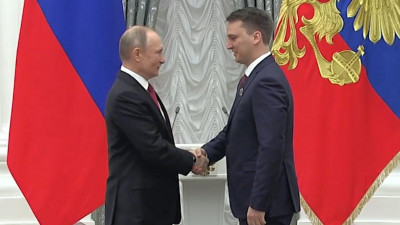 Путин вручил специальные премии молодым ученым в Кремле