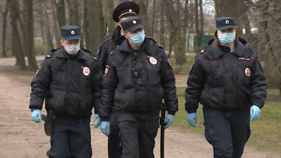 Петербургские полицейские искали нарушителей режима самоизоляции в Екатерингофе