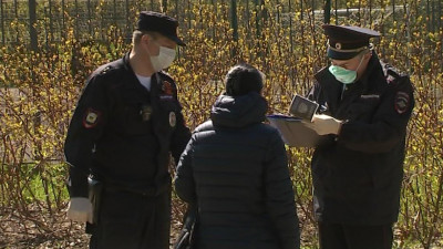 Полицейские провели рейд по паркам и детским площадкам Невского района