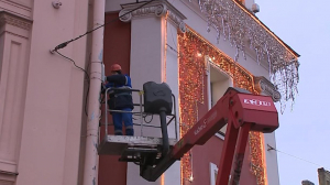 В Петербурге начали отключать новогоднюю иллюминацию