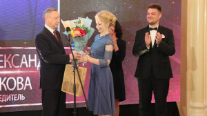 Александр Беглов поздравил победительницу конкурса «Учитель года» в Петербурге