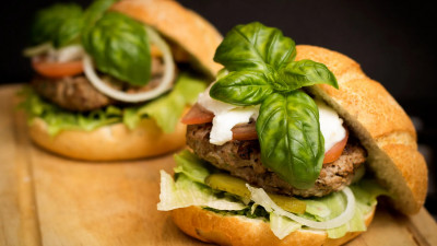 «Яндекс.Еда» перестала работать с ресторанами Петербурга во время нерабочих дней