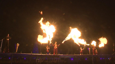 Рождественский вечер в Петербурге украсил грандиозный фестиваль света и огня