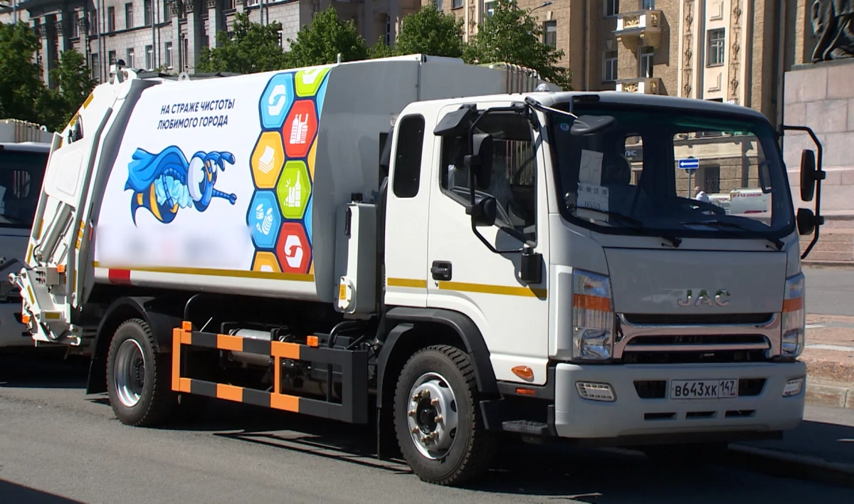 Компактные, но вместительные: в Петербурге будут работать китайские мусоровозы - tvspb.ru