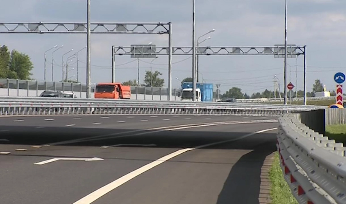 На двух путепроводах на трассе Р-23 в Ленобласти ввели реверсивное движение - tvspb.ru