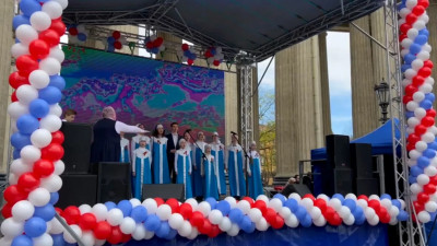 У Казанского собора началось выступление Народного хора Победы