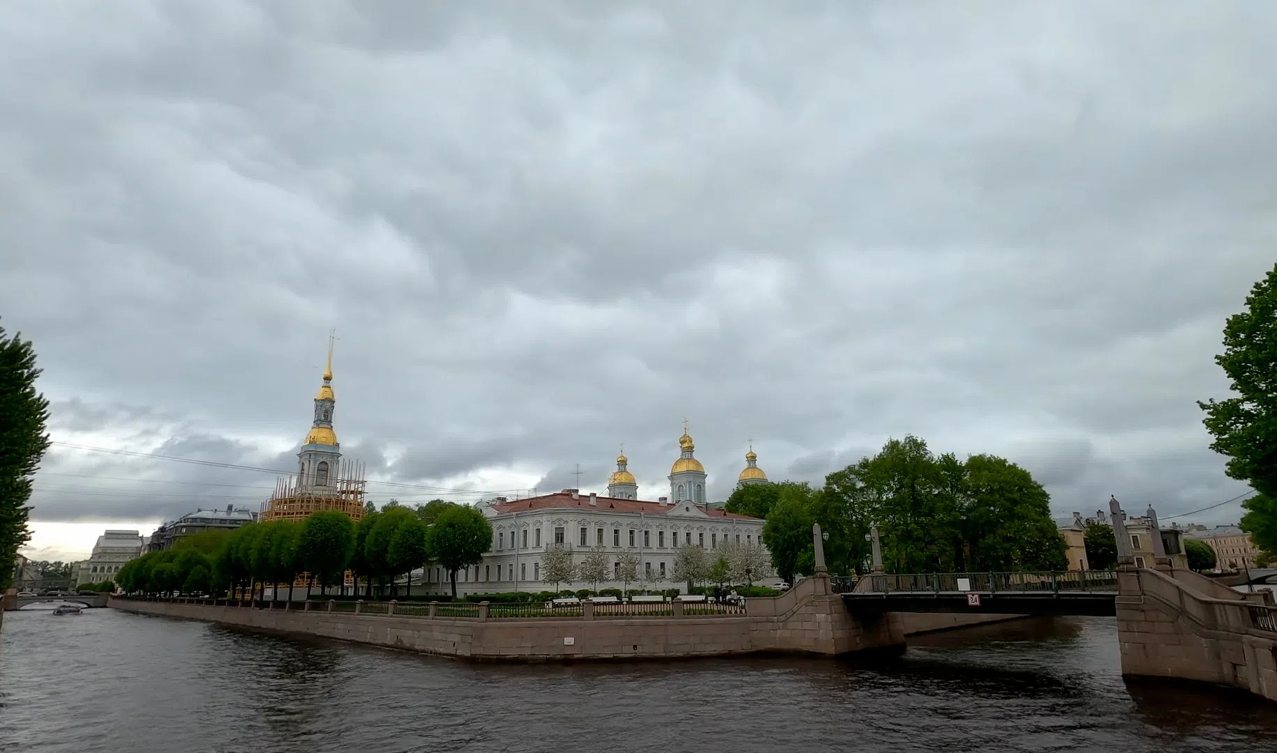 До плюс 19 градусов ожидается в Петербурге в воскресенье