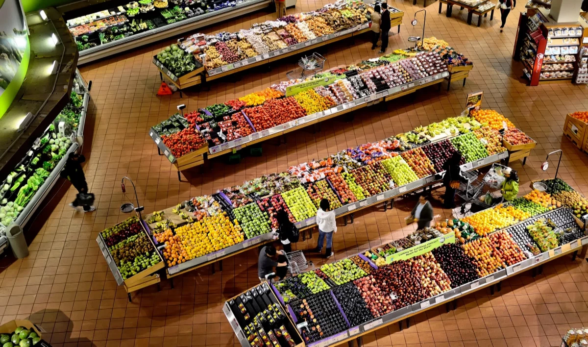 Импорт фруктов и овощей замедлил рост цен на продукты в Петербурге - tvspb.ru