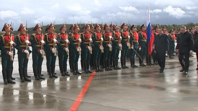 В Петербург прибыл глава Госсовета КНР Ли Кэцян