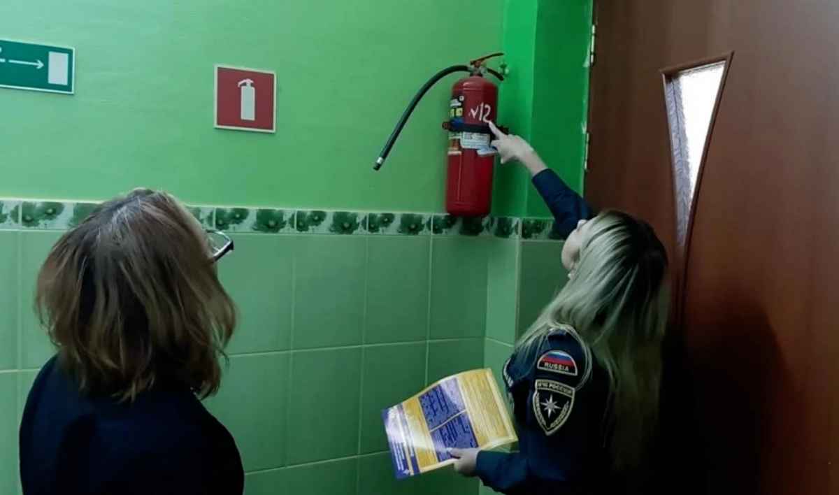 Сотрудники МЧС проверяют пожаробезопасность петербургских школ - tvspb.ru