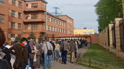 Очевидцы: Утром на проходной Кировского завода выстроилась очередь