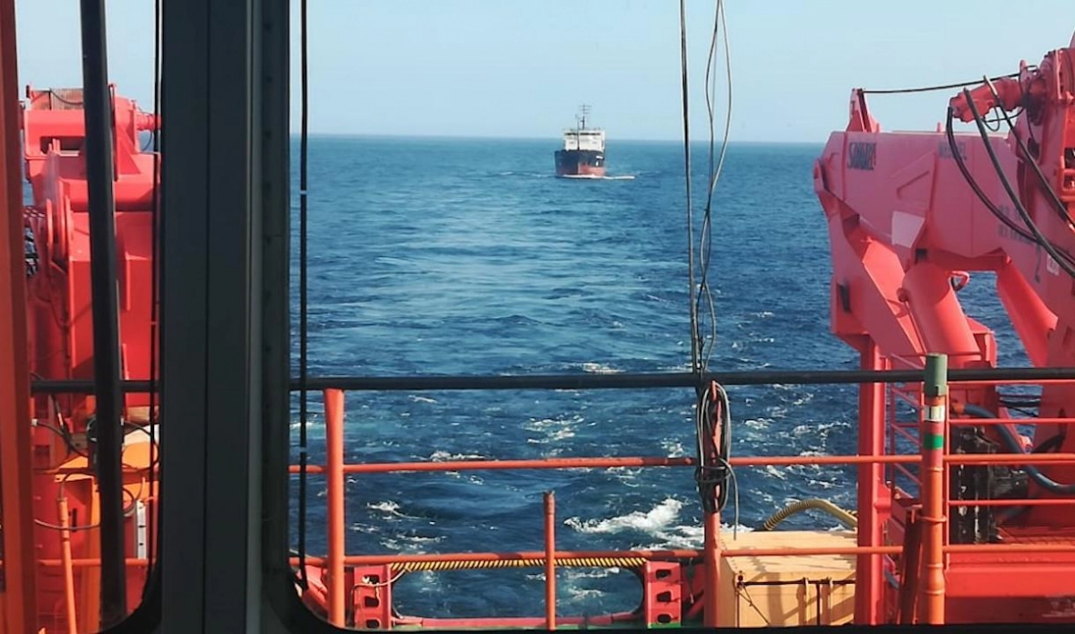 «Спасатель Заборщиков» отбуксировал судно с опасным грузом - tvspb.ru