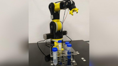В ИТМО роботов учат проводить химические эксперименты