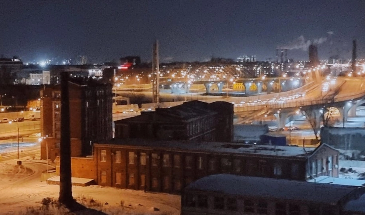 Больше 40 машин такси перекрыли мост Бетанкура около полуночи в четверг - tvspb.ru