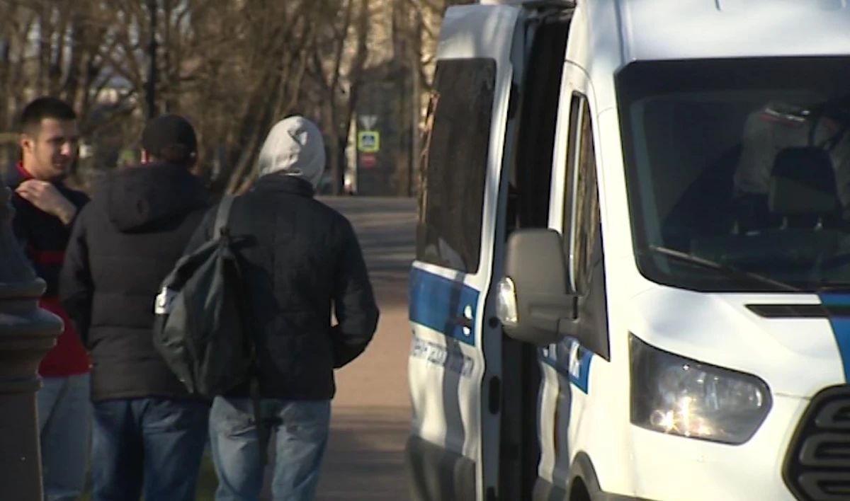 Еще двух петербуржцев оштрафовали за прогулку в Приморском парке Победы - tvspb.ru