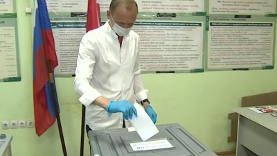 Директор ЦВЗ «Манеж» проголосовал по поправкам в Конституцию