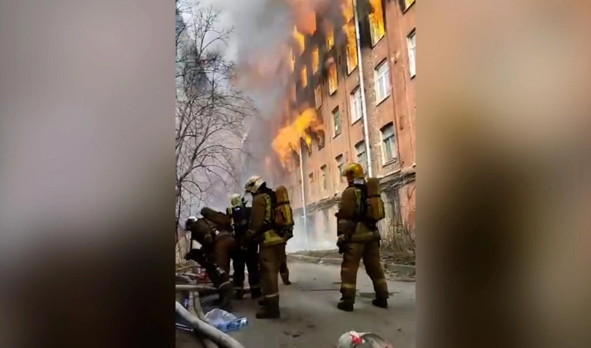 Еще один человек погиб при пожаре на Октябрьской набережной - tvspb.ru