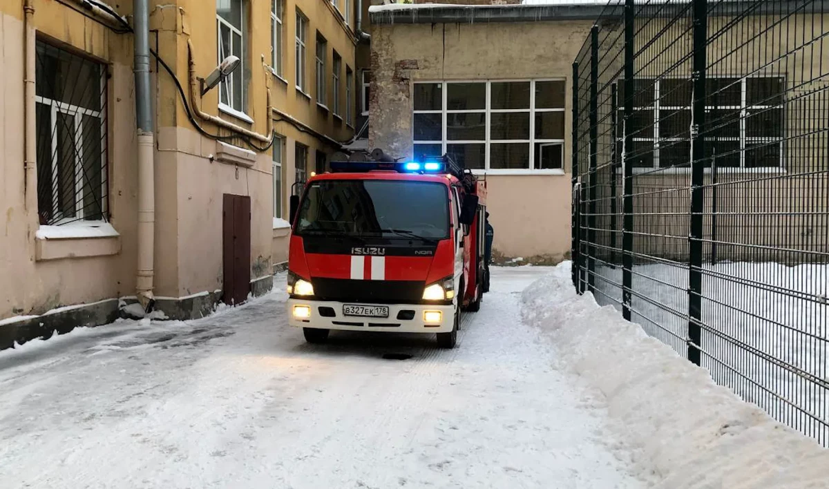 В школе на Шпалерной улице произошло возгорание | Телеканал Санкт-Петербург