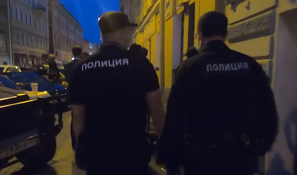 После ночных рейдов в центре Петербурга в полиции оказались 120 человек