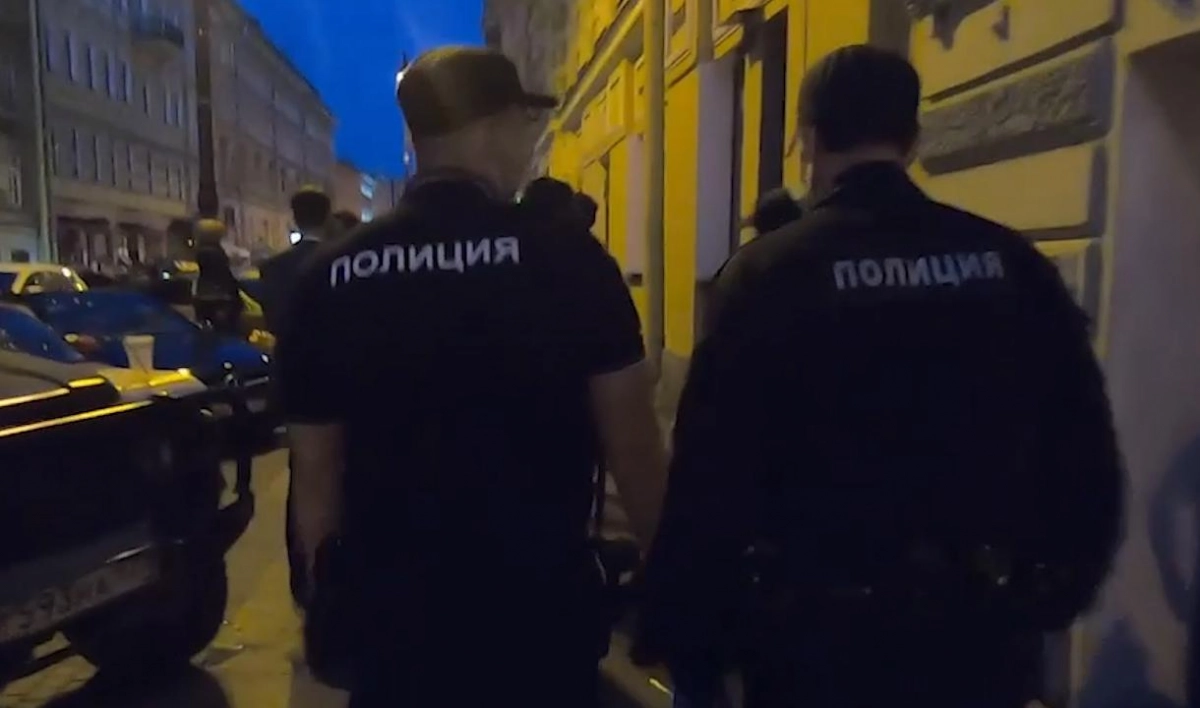 После ночных рейдов в центре Петербурга в полиции оказались 120 человек - tvspb.ru