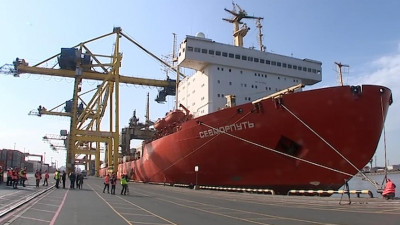 Александр Беглов: Петербург готов стать транспортным хабом для перевозок по Севморпути